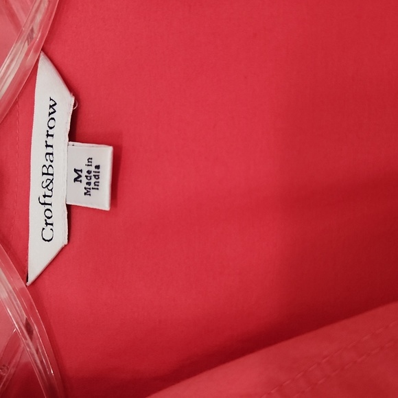 Pretty bright pink button down blouse by Croft & Barrow in great condition - Picture 2 of 8